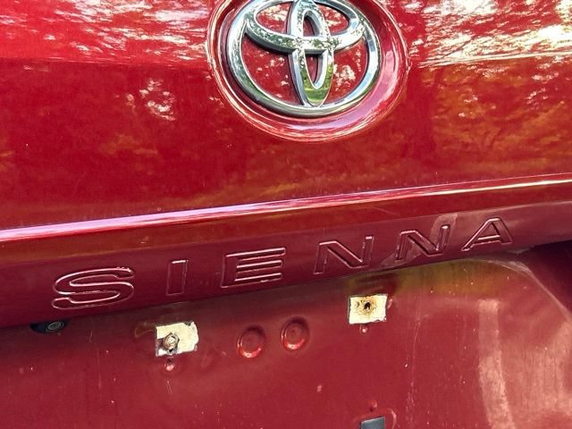 Used 2015 Toyota Sienna LE FWD image 17