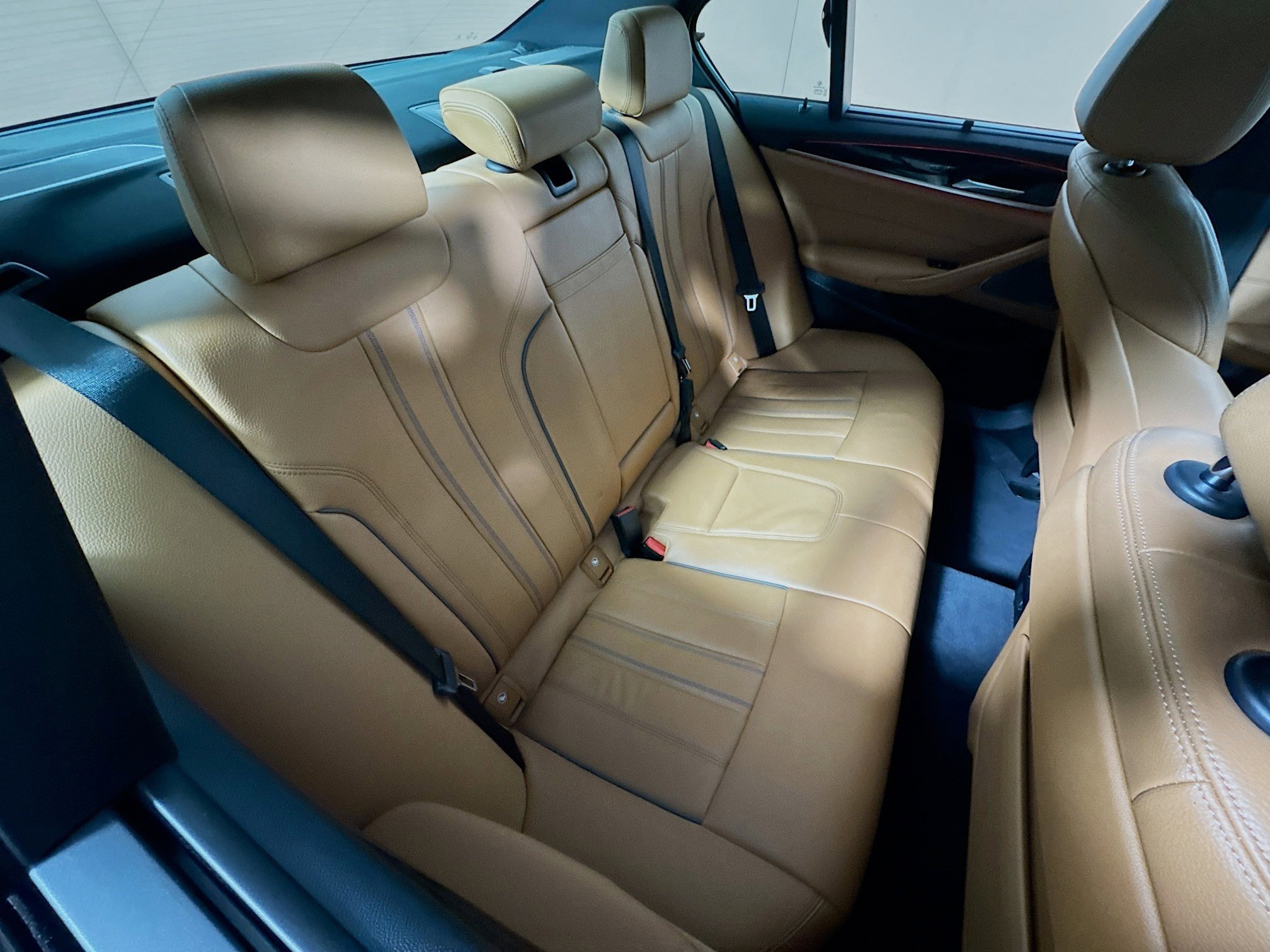 Used 2023 BMW 530e xDrive w/ Executive Package image 28