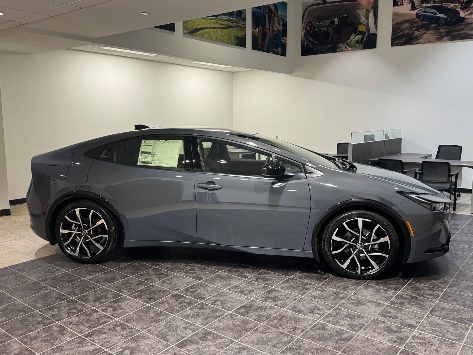 New 2026 Toyota Prius Plug-In Hybrid FWD image 9