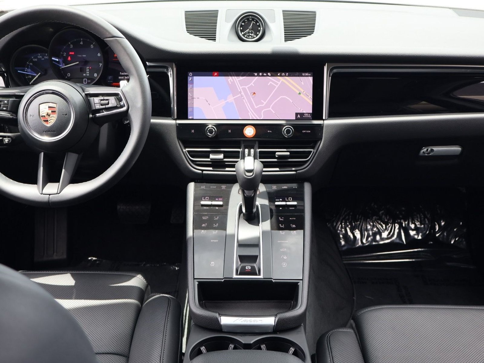 Certified 2026 Porsche Macan AWD/4WD image 20