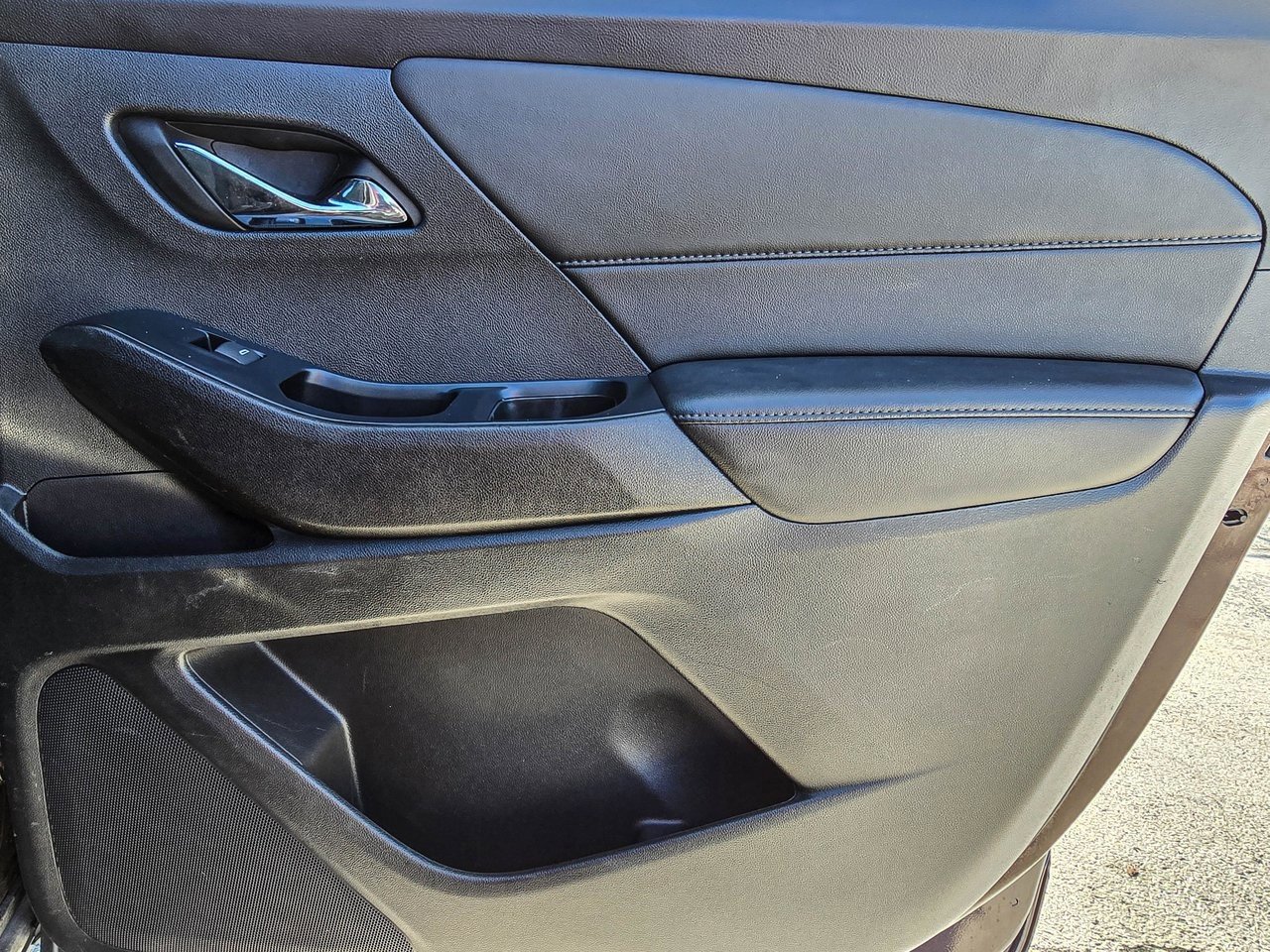 Certified 2023 Chevrolet Traverse LT w/ Rear Camera Mirror Package image 35