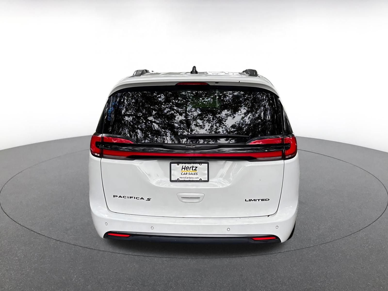 Used 2025 Chrysler Pacifica Limited FWD image 7