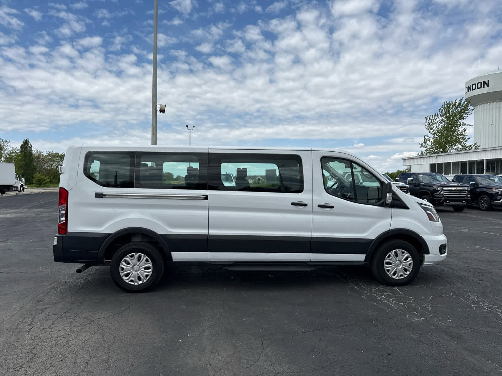Used 2023 Ford Transit 350 XLT RWD image 7