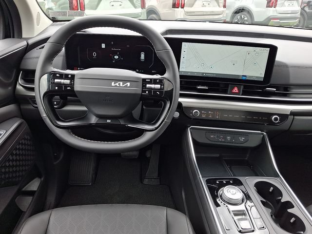 Certified 2027 Kia Carnival SX w/ Dark Edition Package FWD image 11
