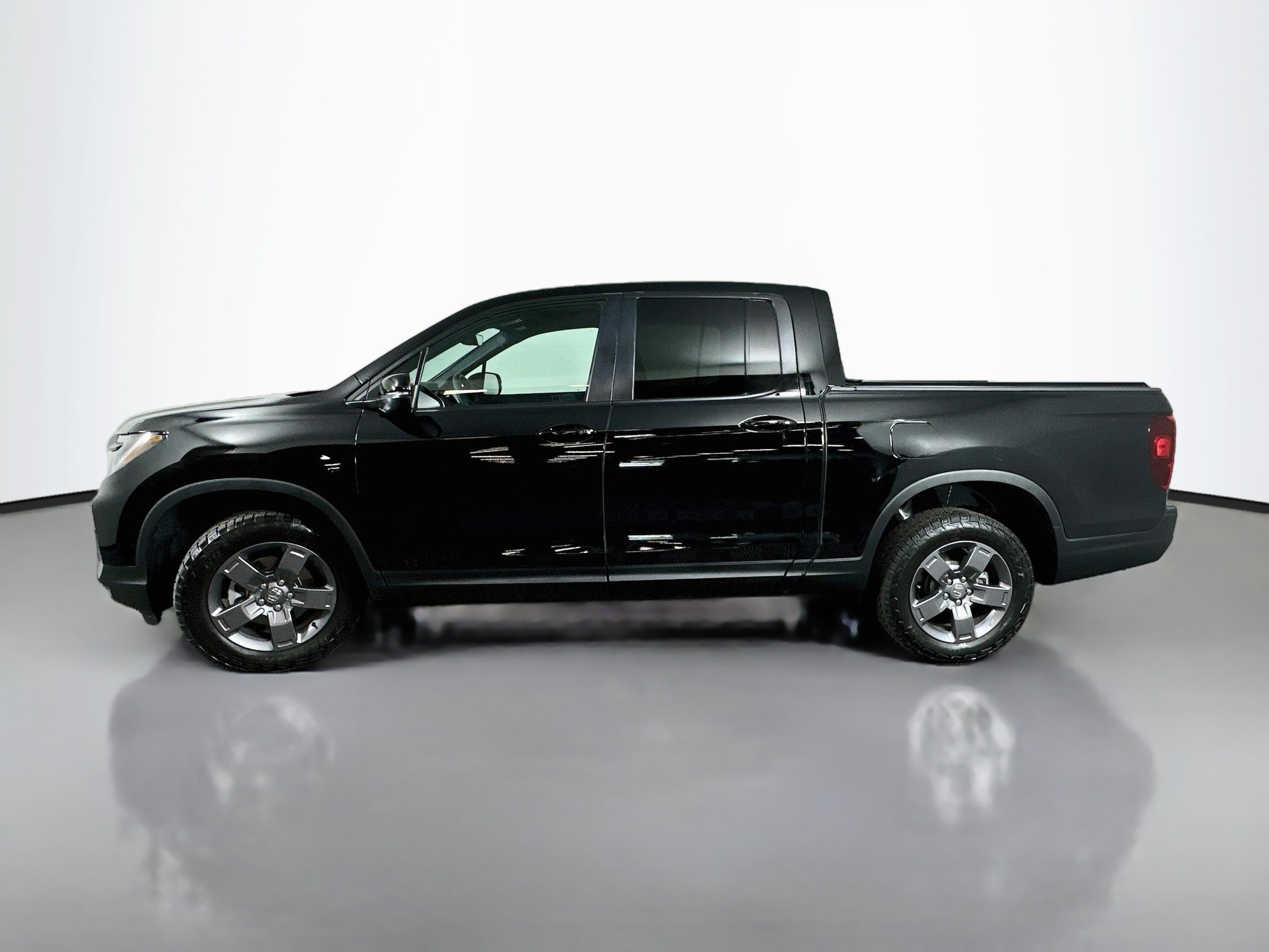 Used 2025 Honda Ridgeline TrailSport image 4