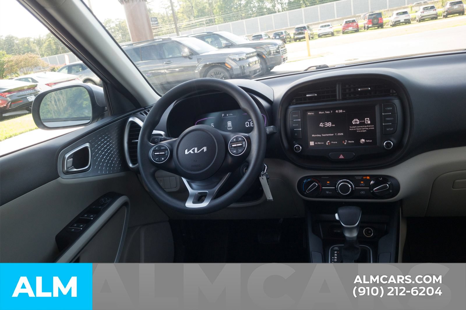 Used 2025 Kia Soul LX w/ LX Technology Package FWD image 20