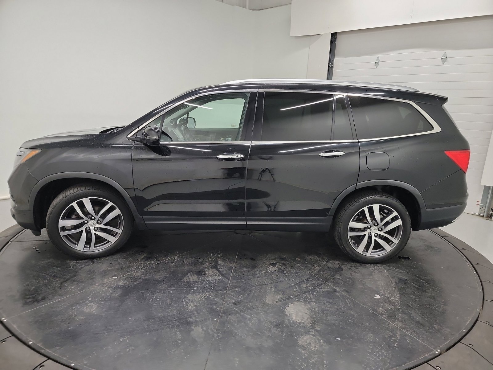 Used 2016 Honda Pilot Touring image 4