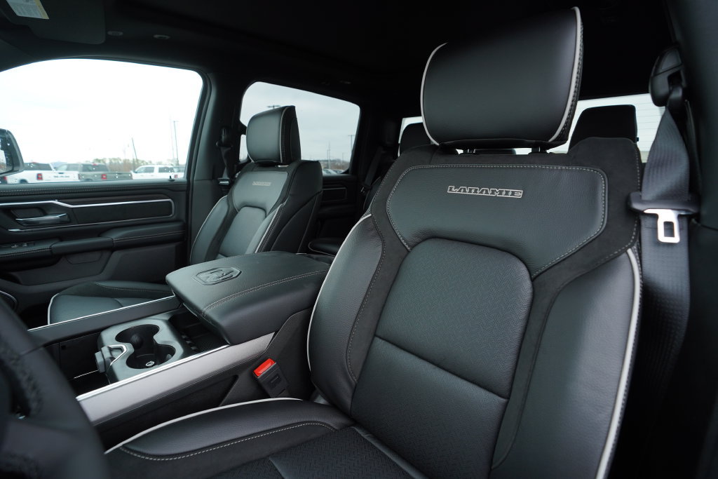 New 2026 RAM 1500 Laramie w/ Night Edition AWD/4WD image 33