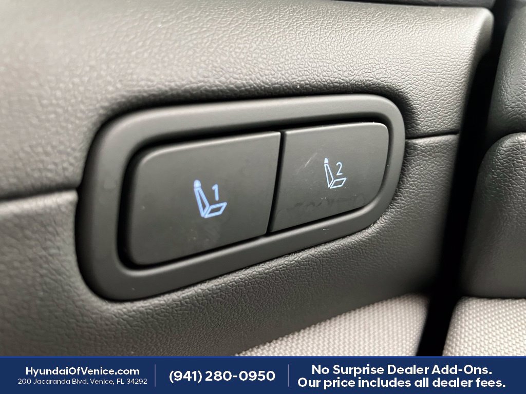 Used 2025 Hyundai Tucson Limited AWD/4WD image 12