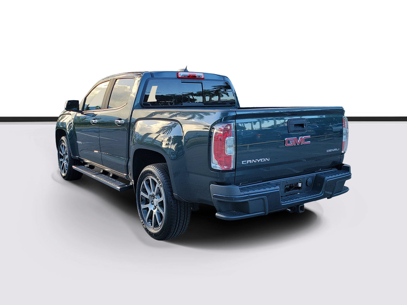 Used 2017 GMC Canyon Denali RWD image 3