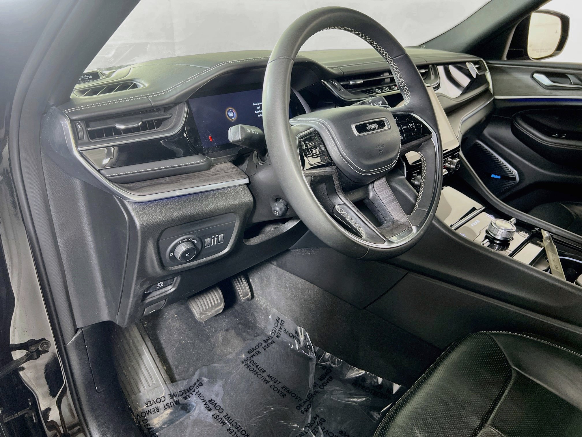 Used 2023 Jeep Grand Cherokee L Overland AWD/4WD image 9