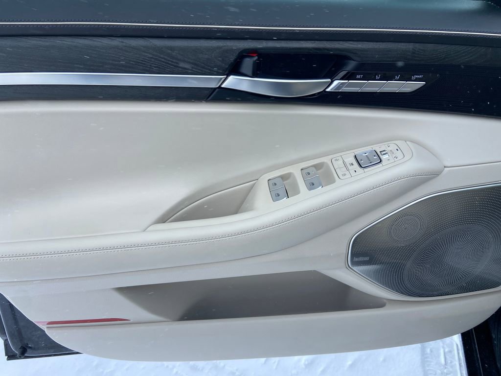 Used 2022 Genesis G90 5.0 Ultimate image 12