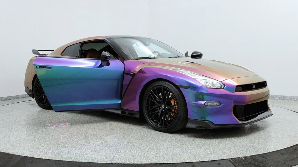 Used 2024 Nissan GT-R Premium w/ Premium Interior Package image 12