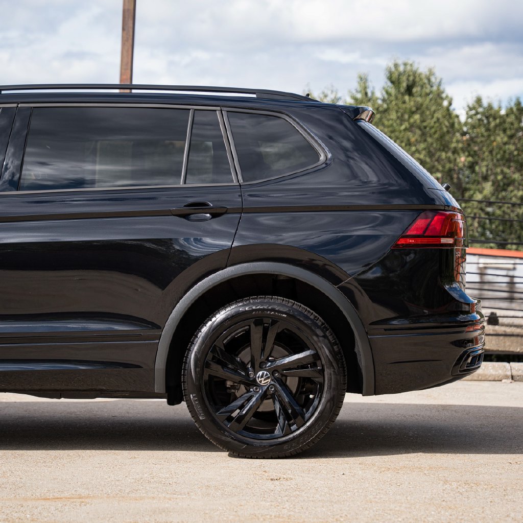 Certified 2024 Volkswagen Tiguan SE R-Line AWD/4WD image 4