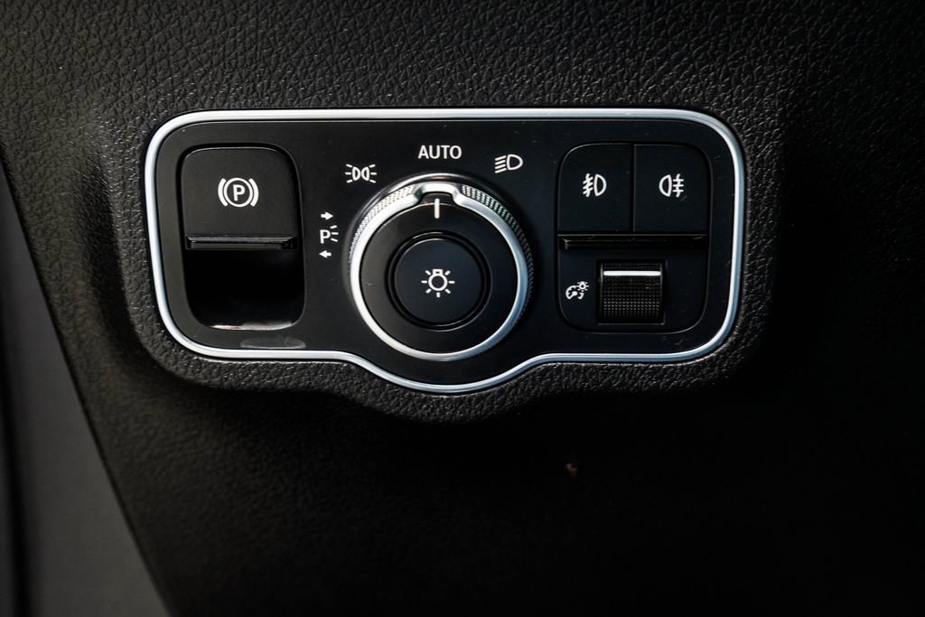 Used 2020 Mercedes-Benz GLB 250 image 39