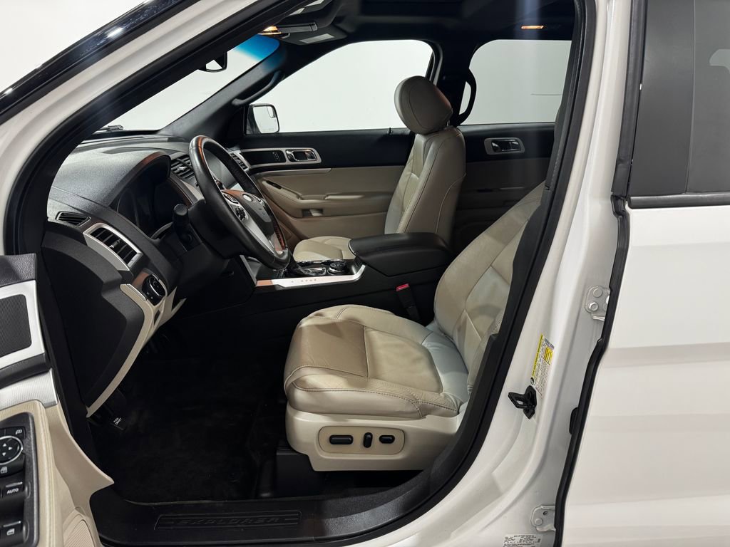 Used 2015 Ford Explorer XLT w/ Equipment Group 202B image 14