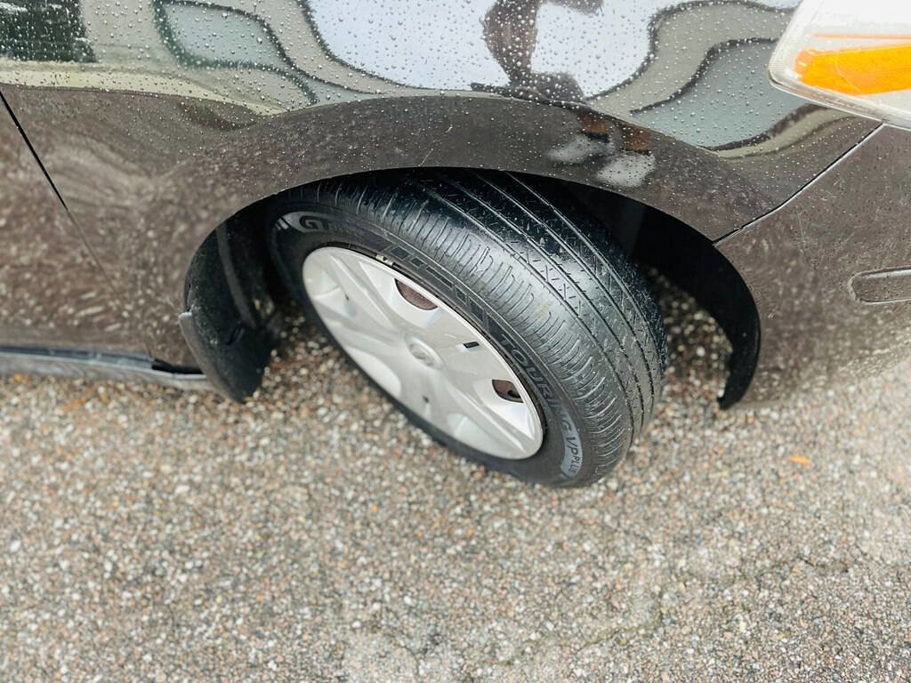 Used 2012 Nissan Versa 1.8 S w/ Plus Pkg image 10