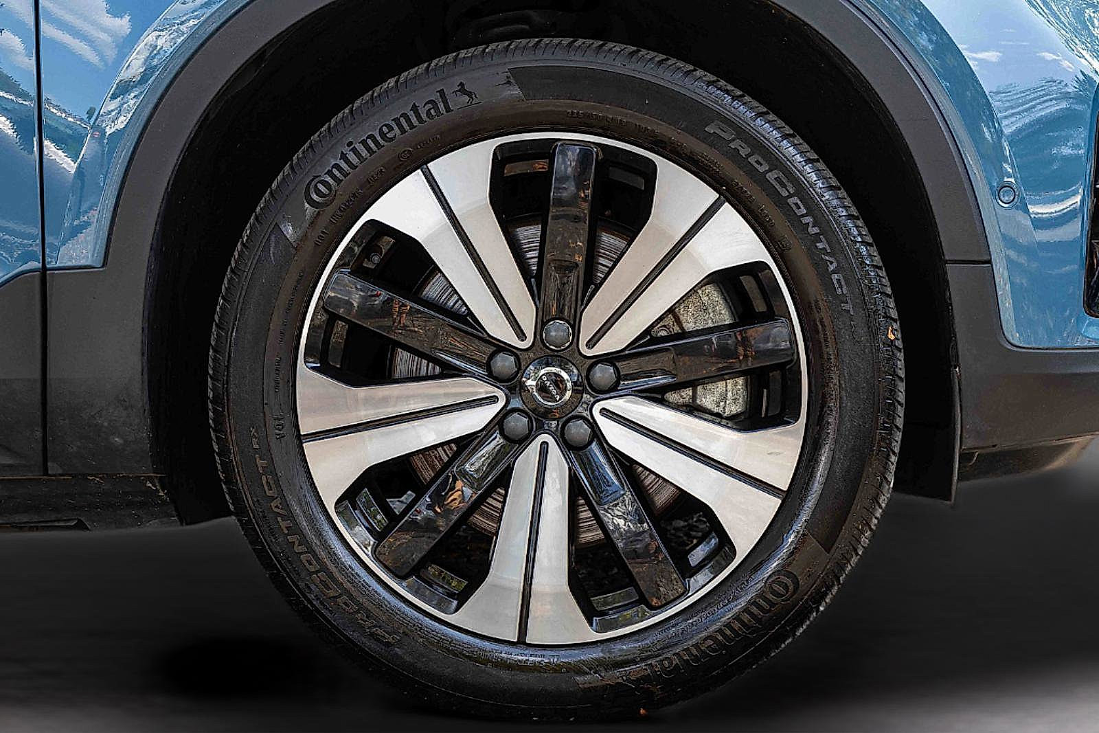 Used 2023 Volvo XC40 Recharge Plus w/ Protection Package Premier image 25