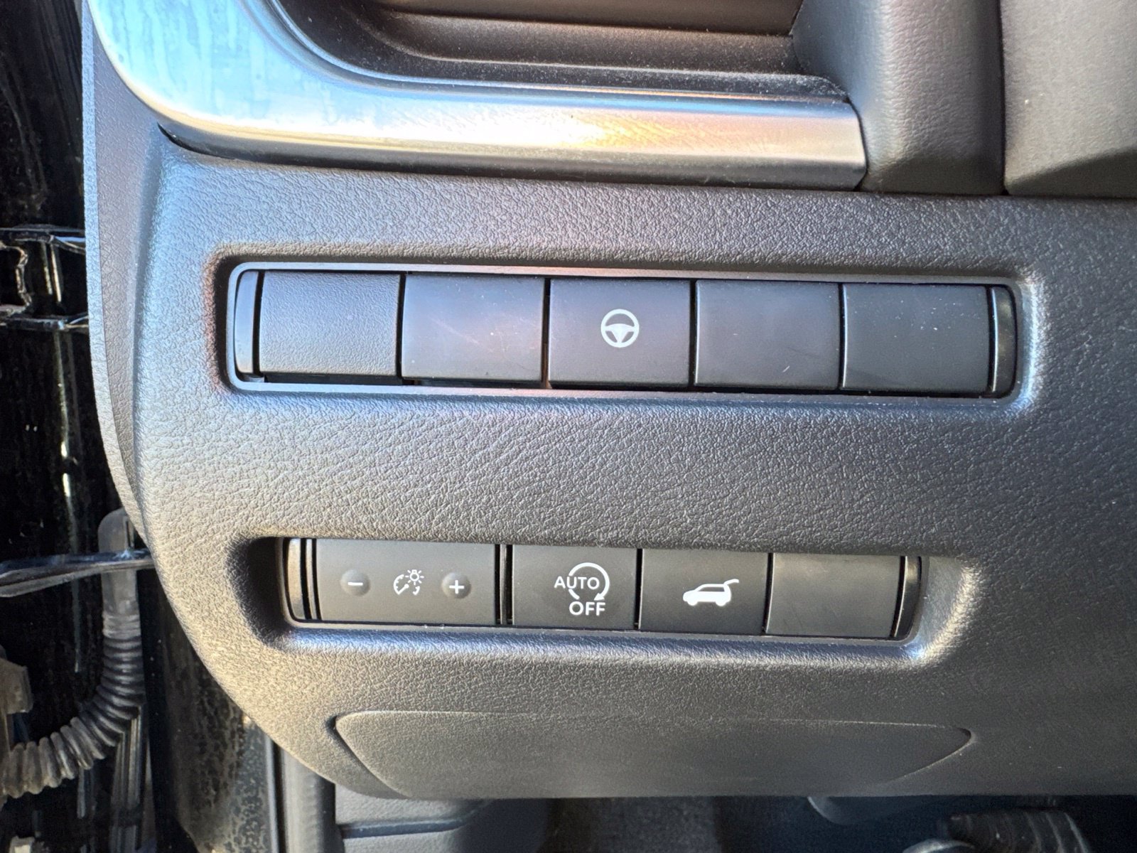 Used 2025 Nissan Rogue SV AWD/4WD image 25