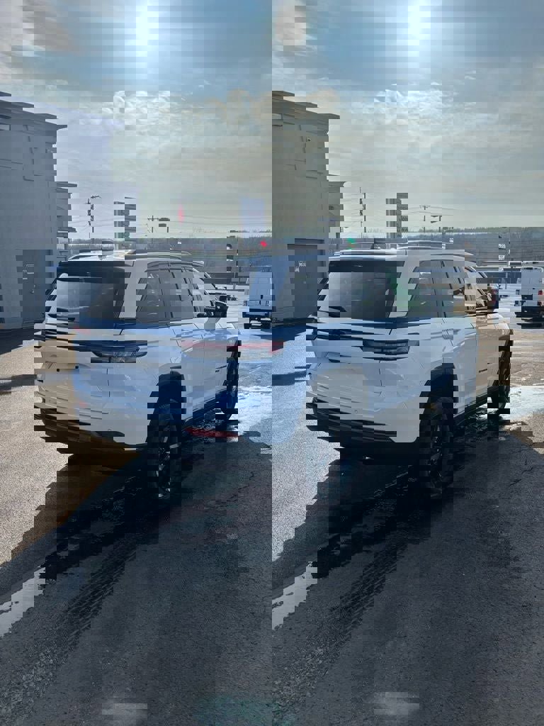 New 2026 Jeep Grand Cherokee Limited image 3