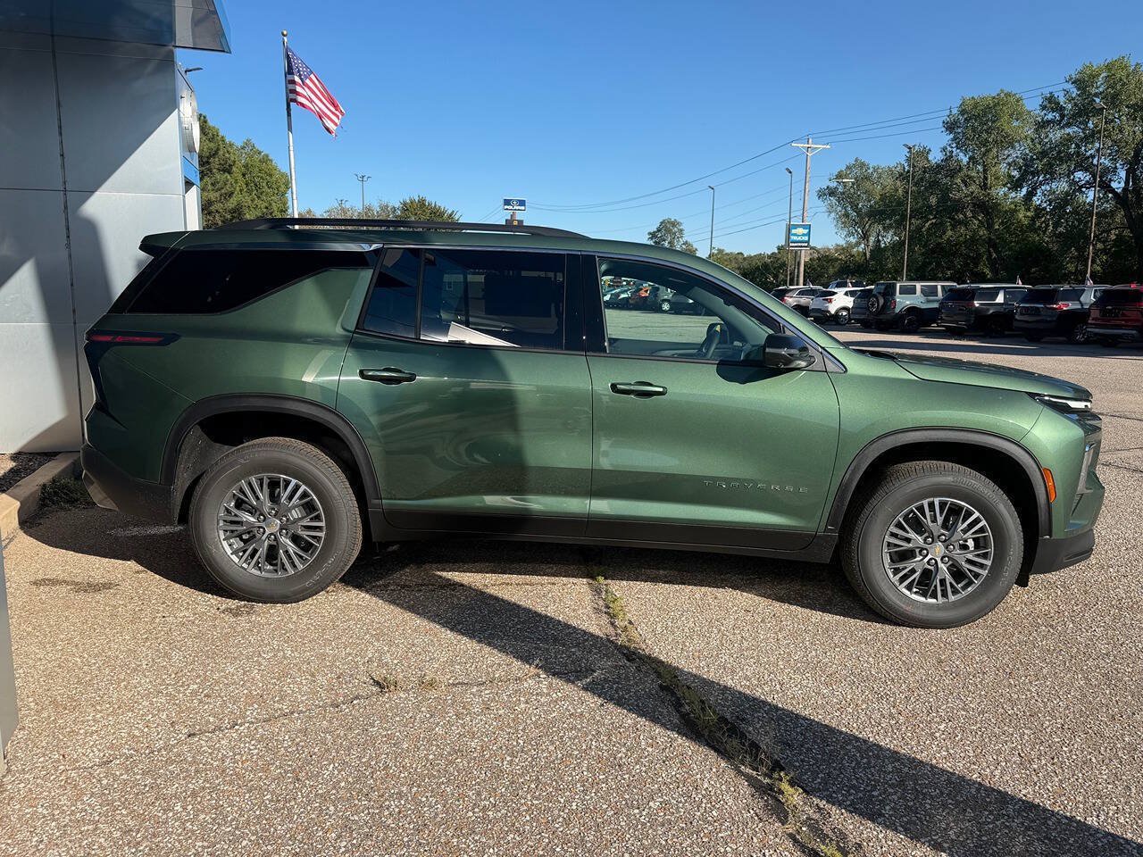 New 2027 Chevrolet Traverse LT w/ Driver Confidence Package FWD image 3