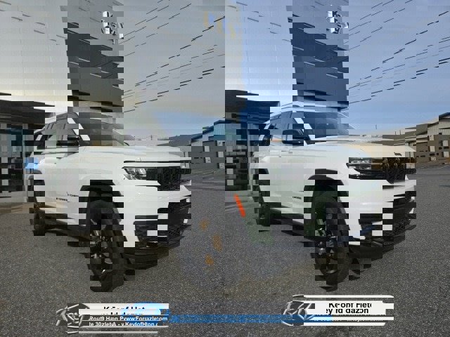 Used 2023 Jeep Grand Cherokee L Laredo image 1