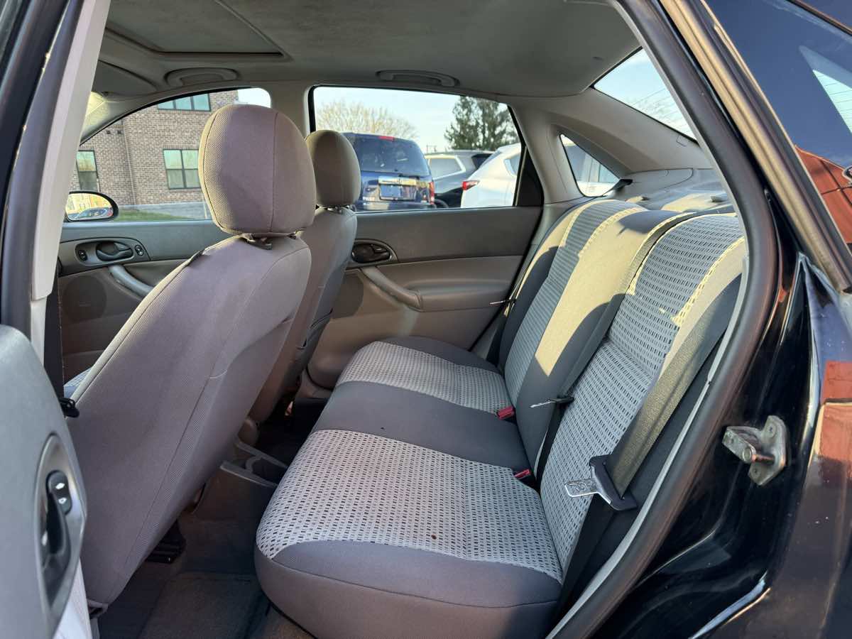 Used 2005 Ford Focus SES FWD image 11