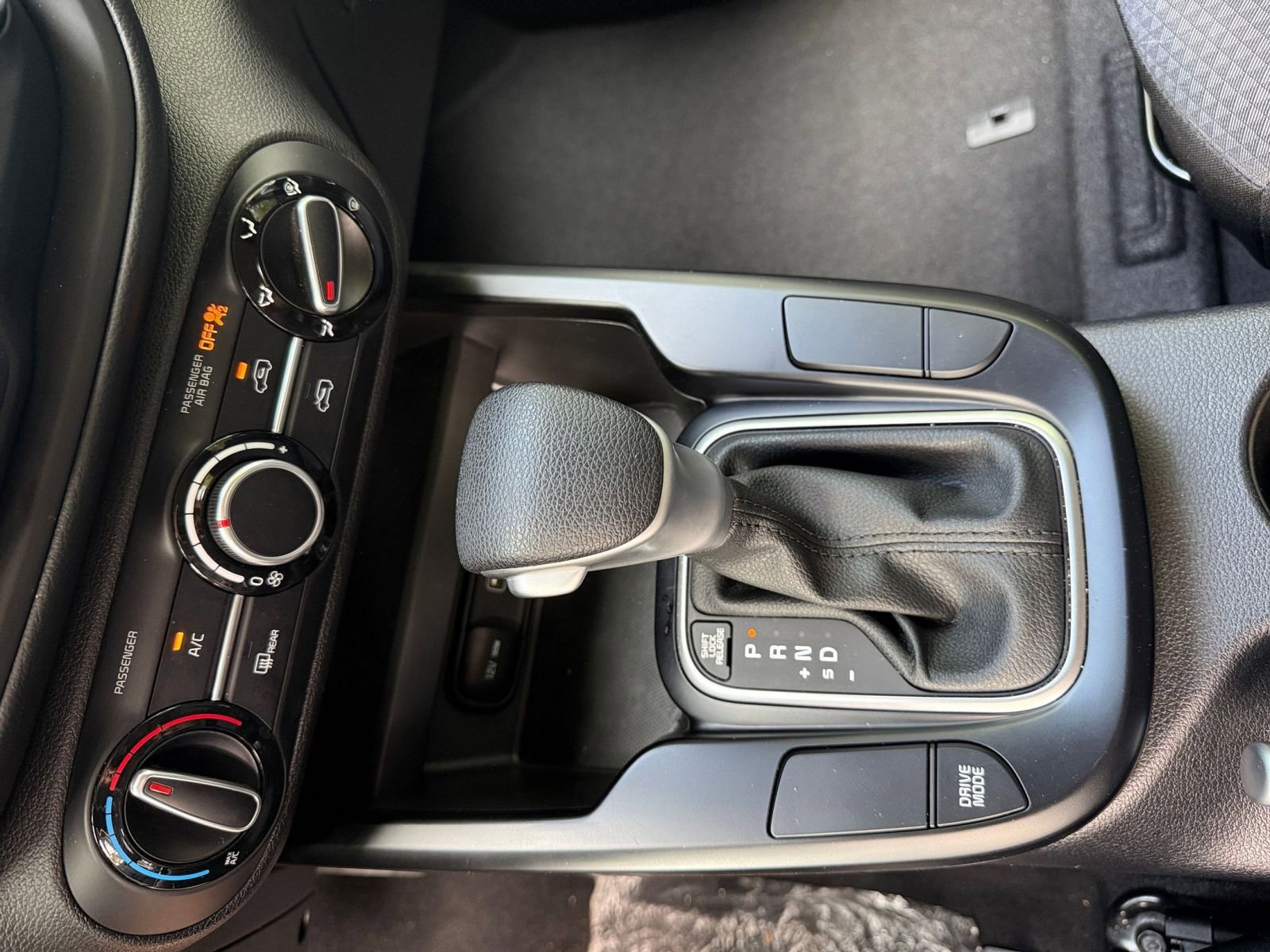 Used 2025 Kia Soul LX w/ LX Technology Package image 36