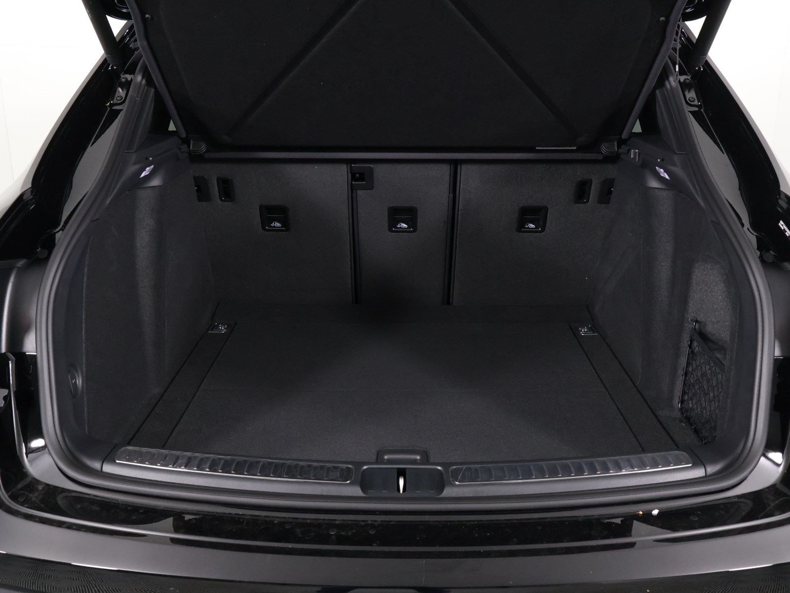 New 2026 Porsche Macan AWD/4WD image 19