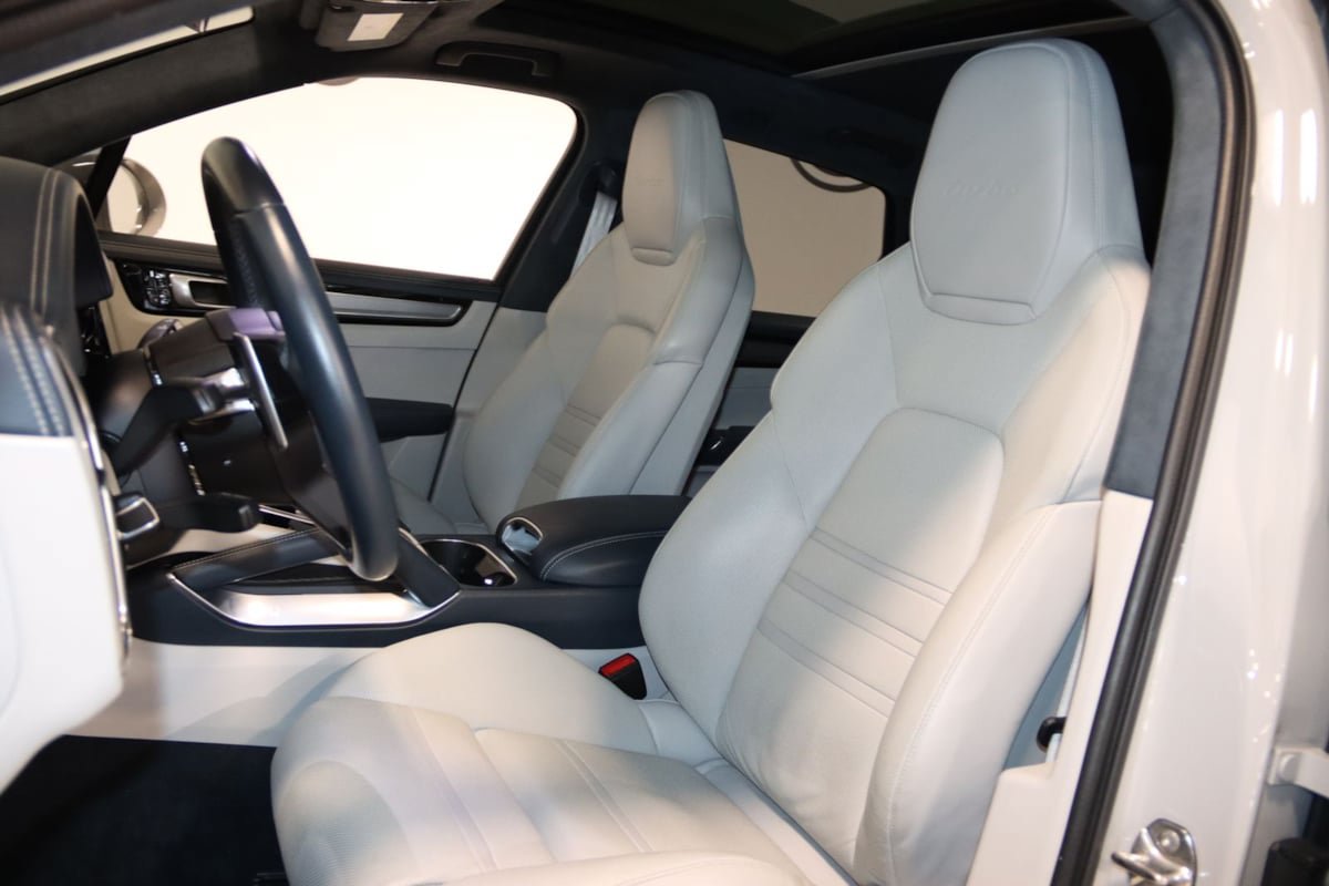 Used 2020 Porsche Cayenne Turbo AWD/4WD image 48