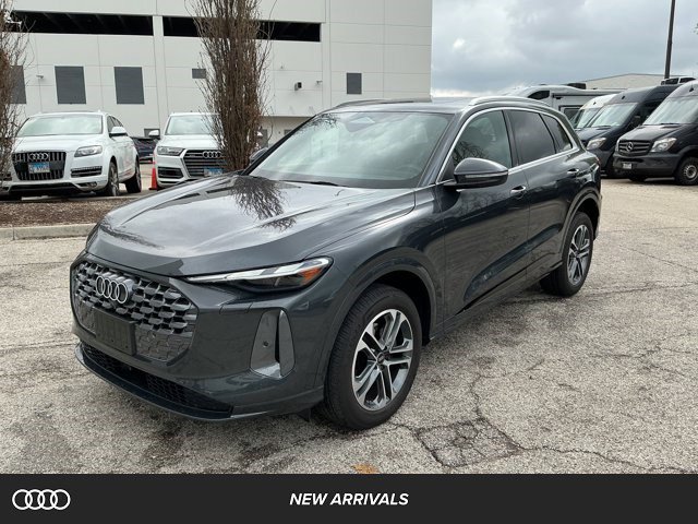 Used 2025 Audi Q5 Premium w/ Convenience Package image 1