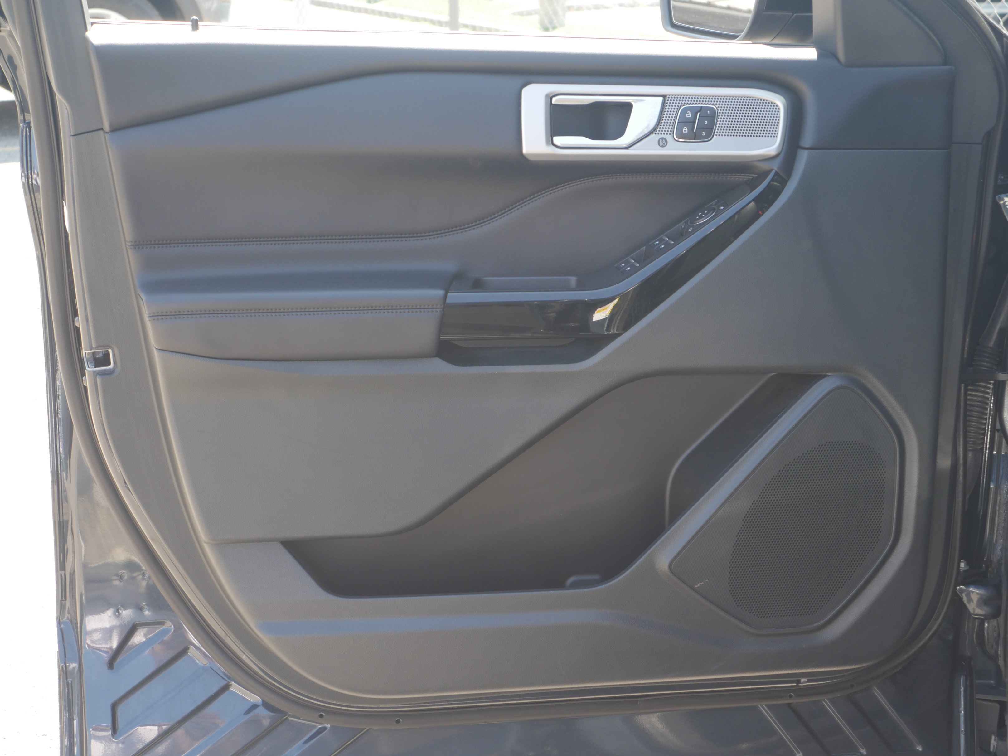 Certified 2024 Ford Explorer Platinum AWD/4WD image 38
