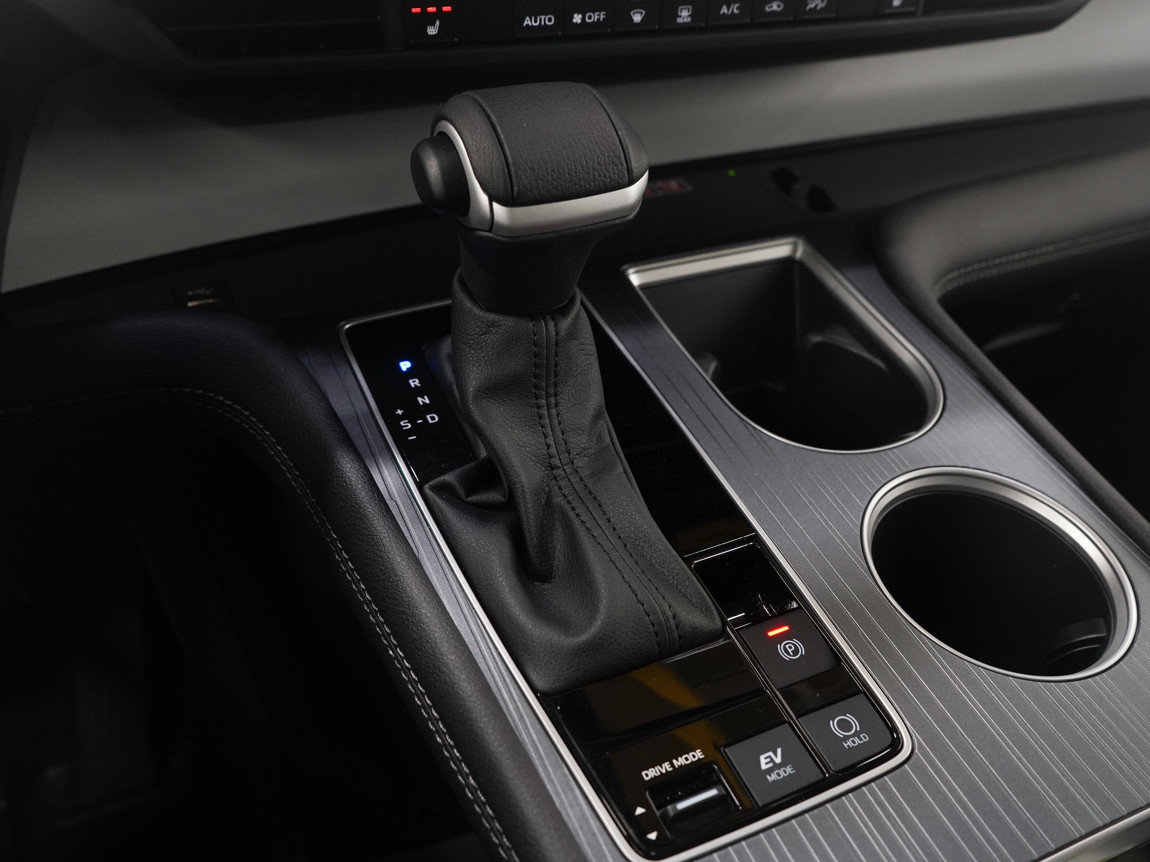 Used 2025 Toyota Sienna XLE image 24