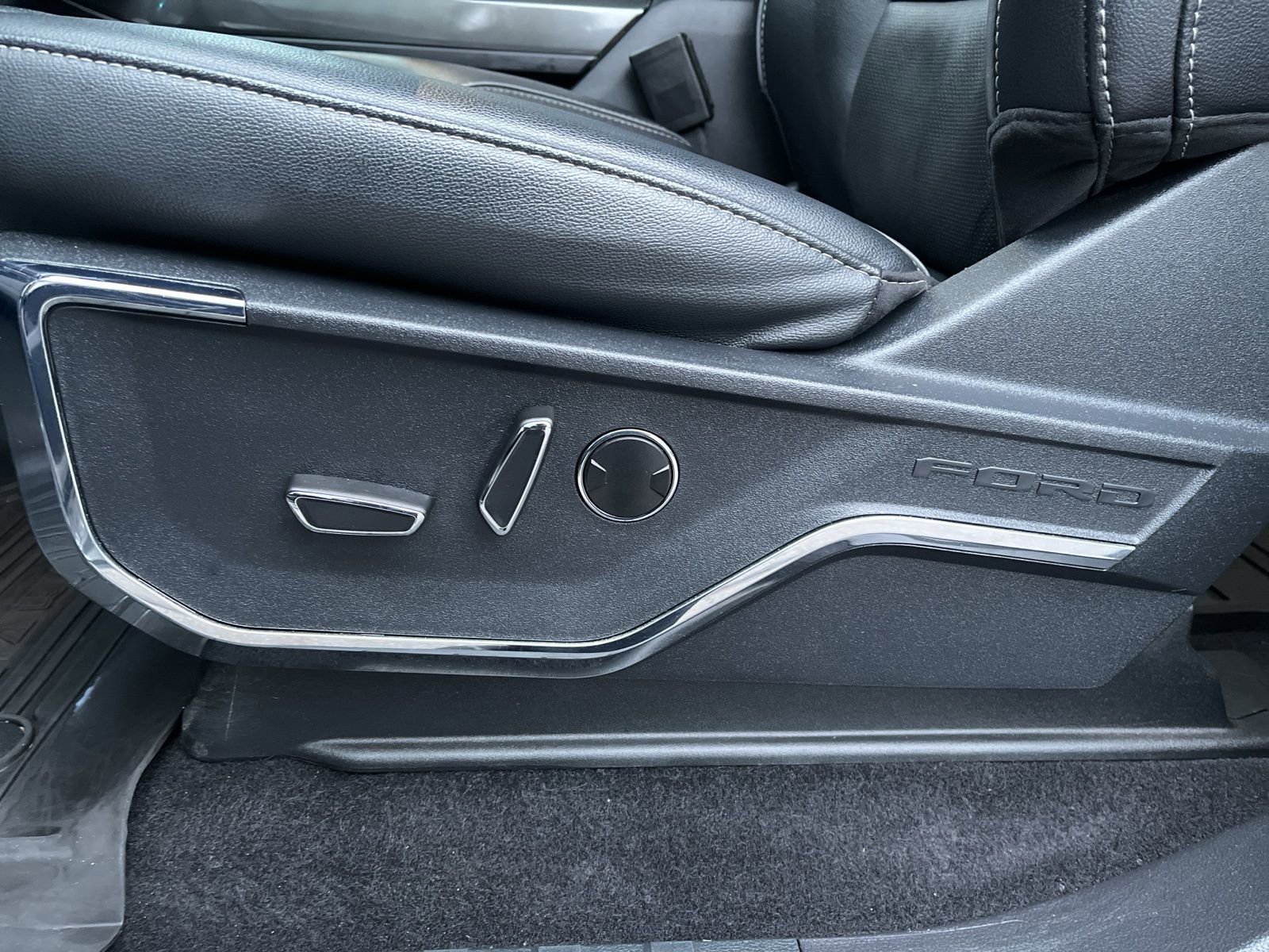 Used 2023 Ford F150 Lariat w/ Equipment Group 502A High image 25