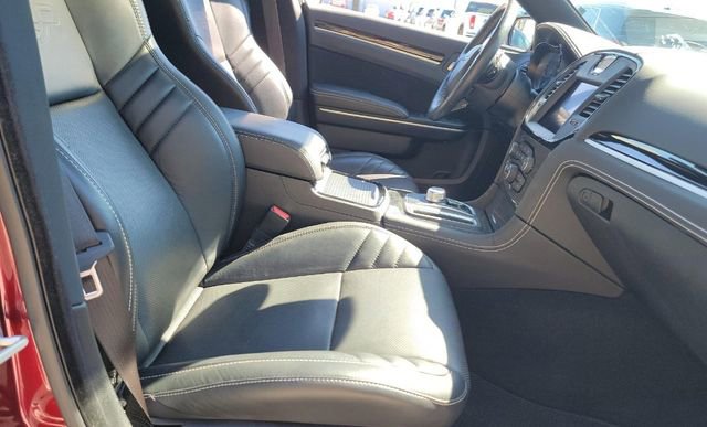 Used 2023 Chrysler 300 C image 9