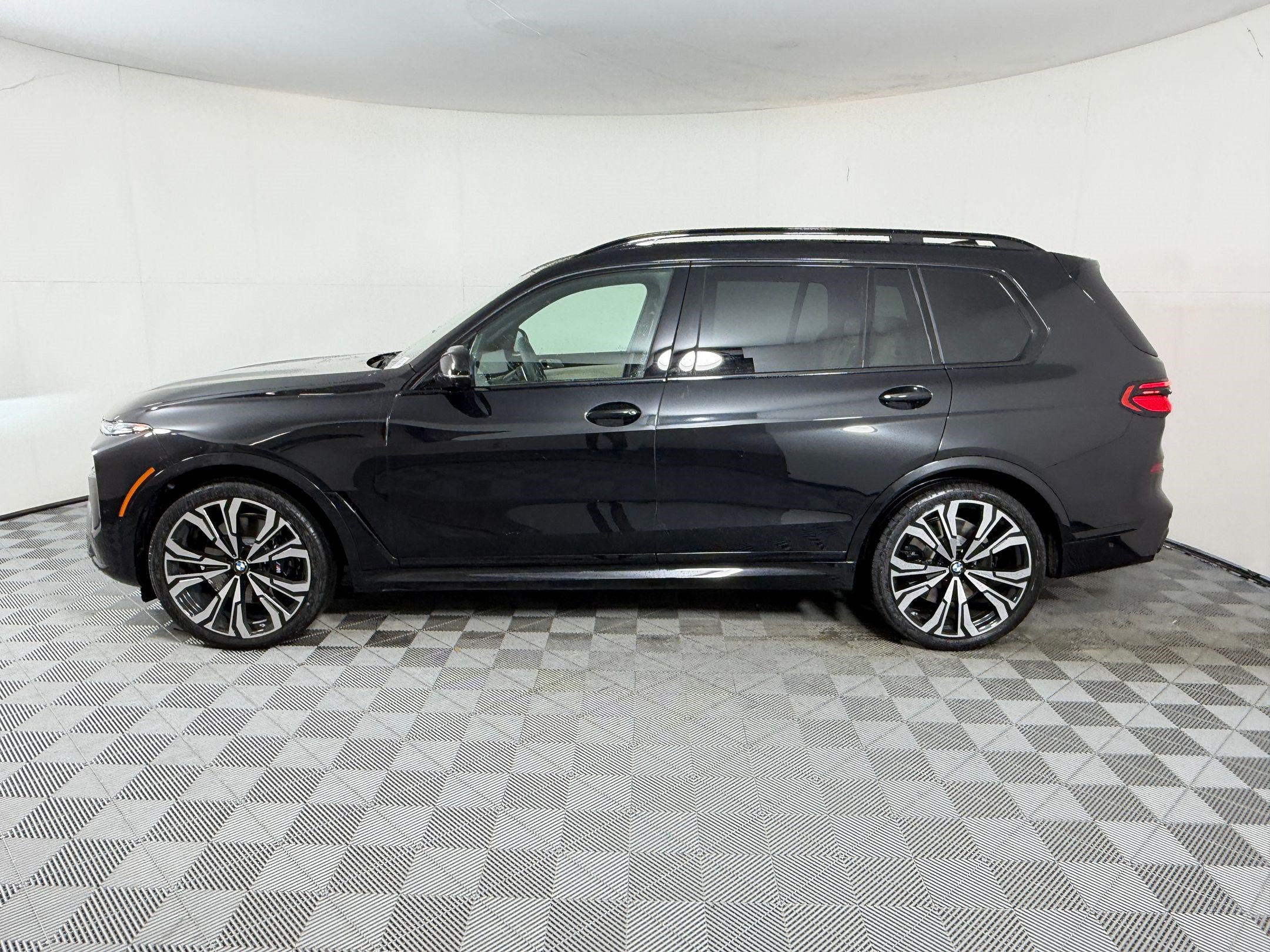 New 2027 BMW X7 M60i AWD/4WD image 2