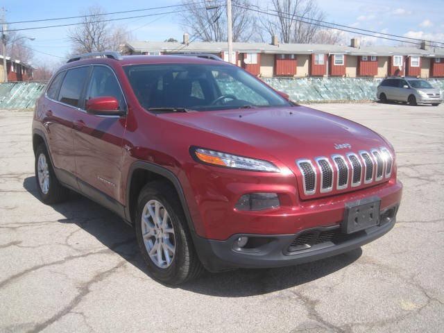 Used 2015 Jeep Cherokee Latitude w/ Cold Weather Group AWD/4WD image 3