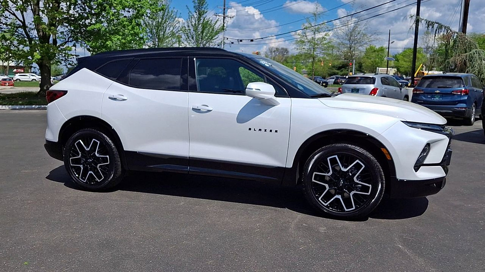 Certified 2023 Chevrolet Blazer RS w/ Driver Confidence II Package image 4