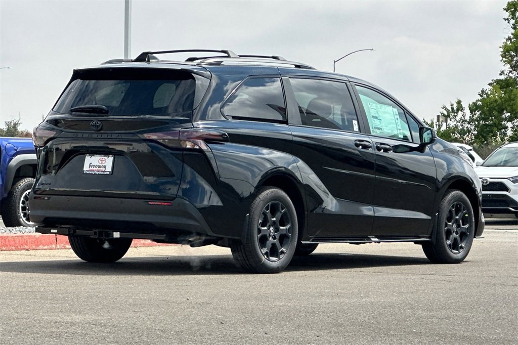 New 2025 Toyota Sienna XLE Woodland Edition image 4