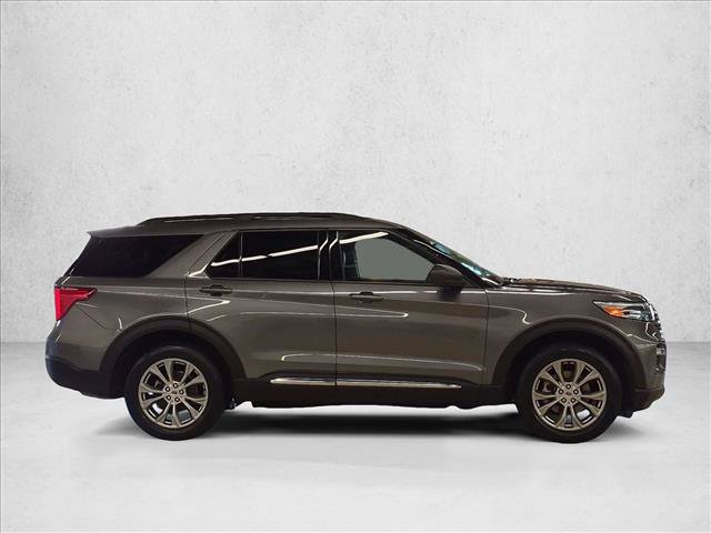 Used 2022 Ford Explorer XLT w/ Equipment Group 202A AWD/4WD image 4