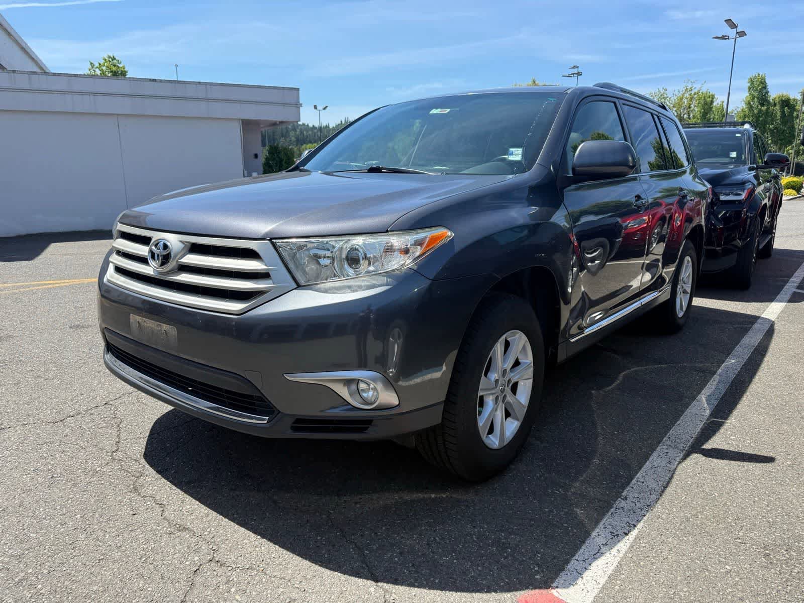 Used 2011 Toyota Highlander SE w/ Tow Pkg AWD/4WD image 1