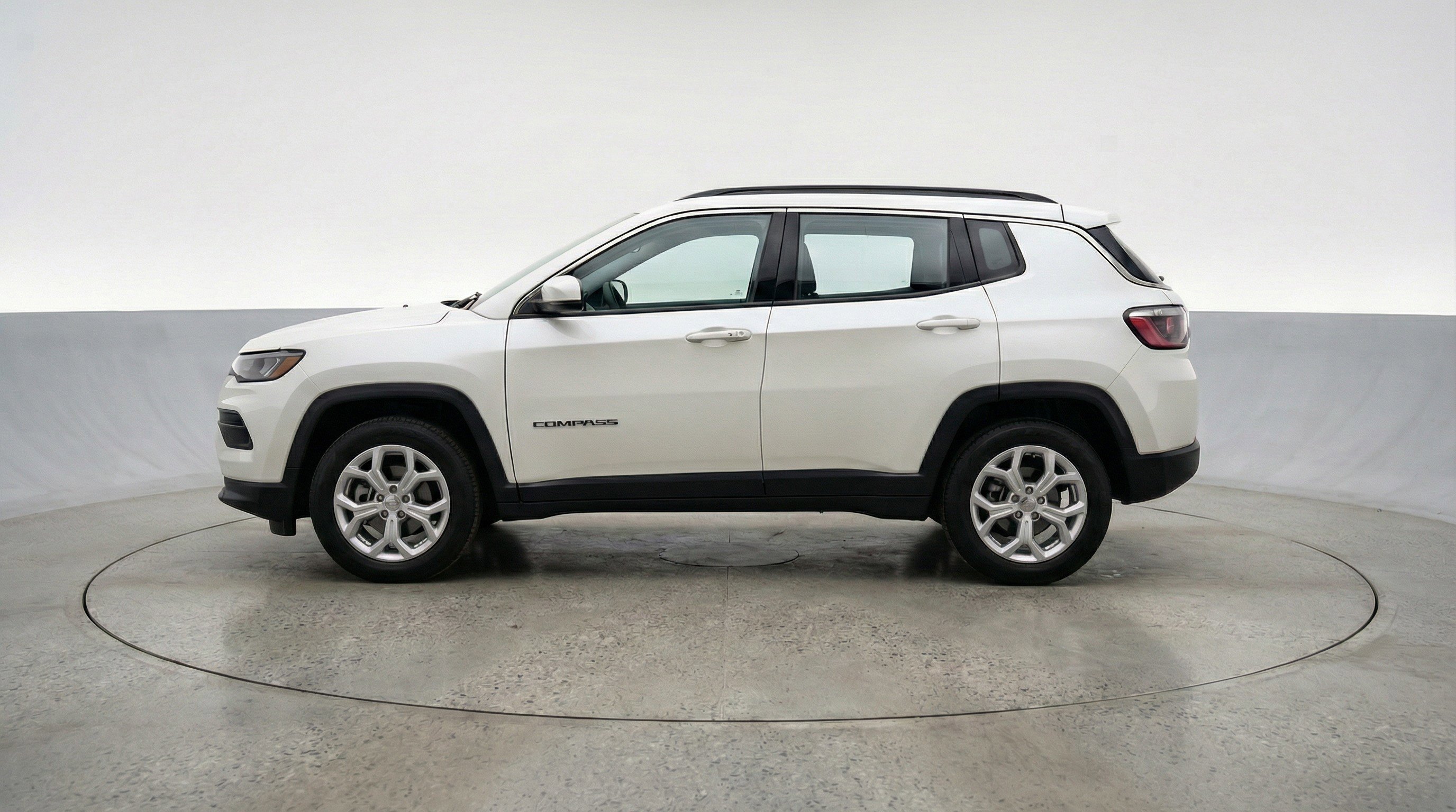 Used 2025 Jeep Compass Latitude image 5