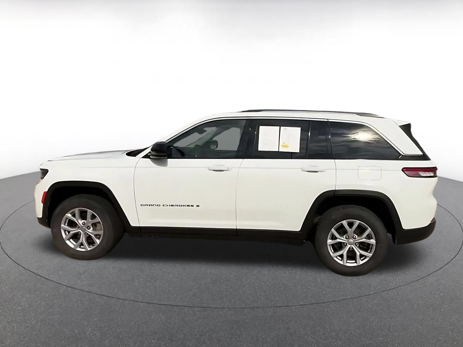 Used 2022 Jeep Grand Cherokee Limited AWD/4WD image 8