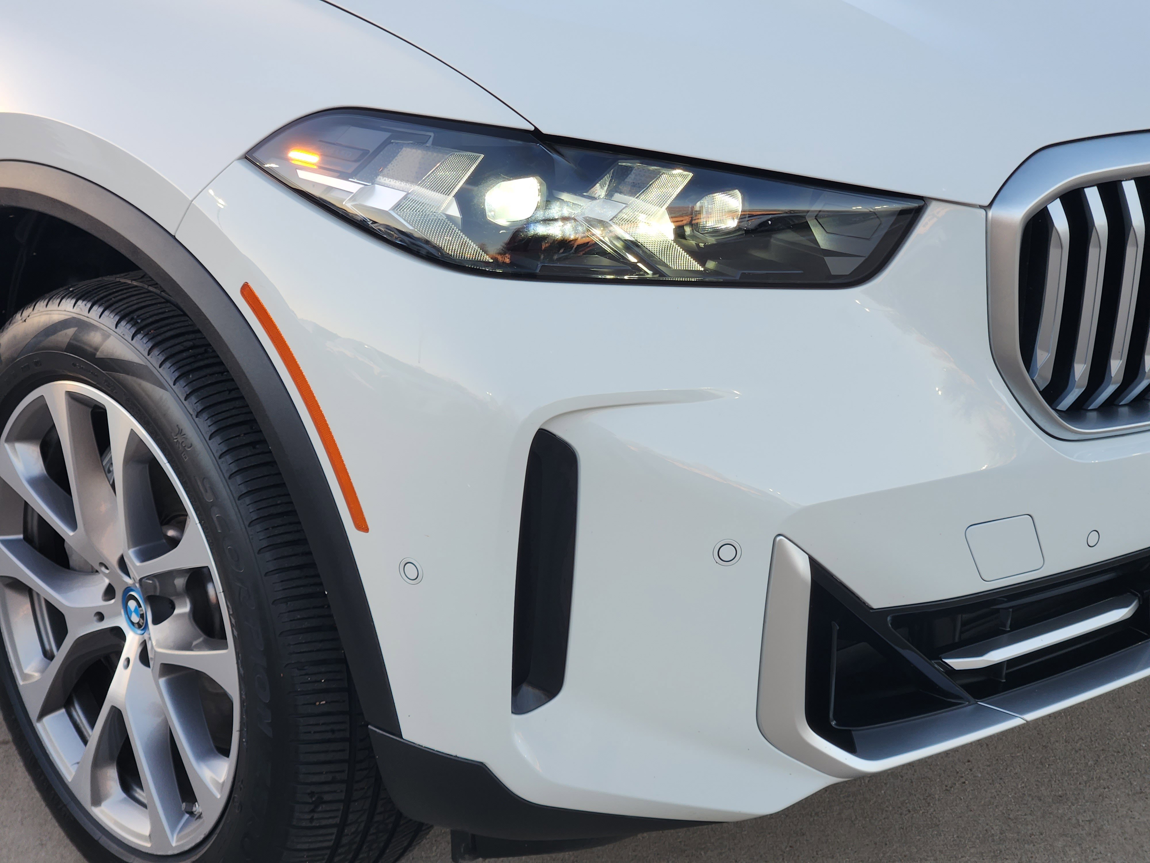 Used 2024 BMW X5 xDrive50e image 5