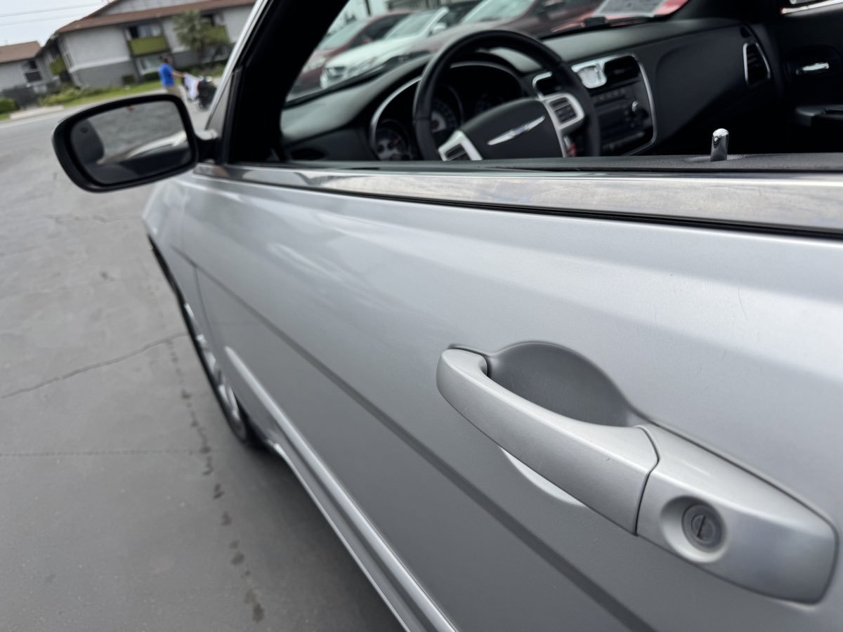Used 2011 Chrysler 200 Touring FWD image 17
