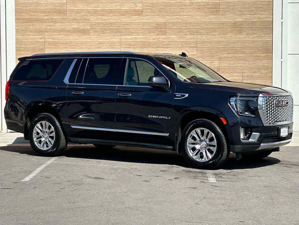 Used 2023 GMC Yukon XL Denali image 12