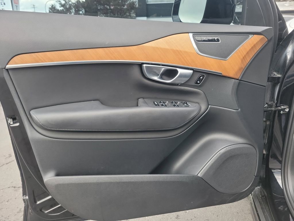 Used 2024 Volvo XC90 B5 Plus w/ Protection Package Premier image 19
