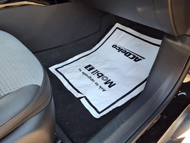 Used 2025 Chevrolet Trax LT w/ LT Convenience Package image 82