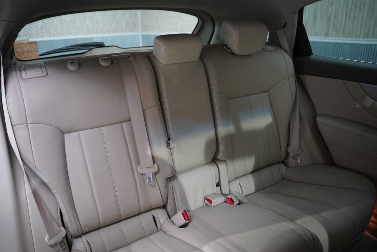 Used 2016 INFINITI QX70 AWD w/ Premium Package image 32