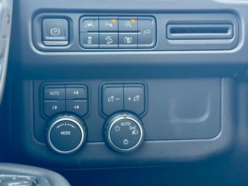 Used 2022 Chevrolet Tahoe Z71 w/ Luxury Package image 20